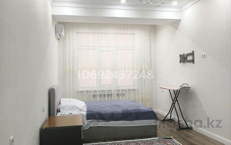 1-комнатная квартира, 59 м², 2/10 этаж помесячно, 18А мкр 10