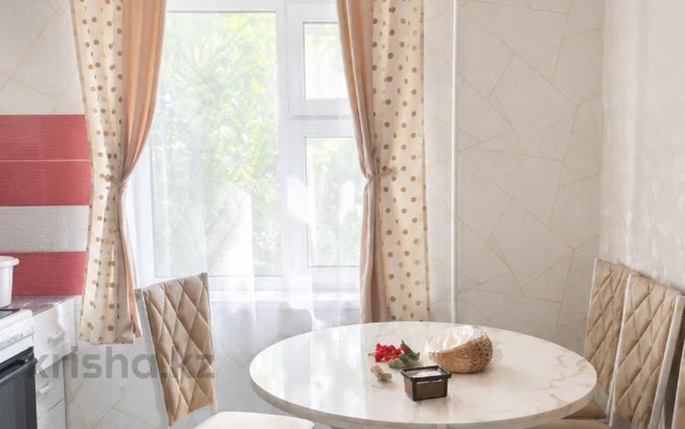 2-бөлмелі пәтер · 50 м² · 7/9 қабат, мкр Строитель, бағасы: 160 000 ₸ в Уральске — фото 3