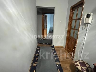 3-комнатная квартира · 70 м² · 2/9 этаж · помесячно, мкр Аксай-1 23 за 330 000 〒 в Алматы, Ауэзовский р-н