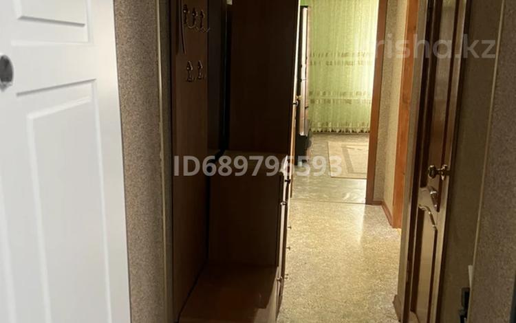 3-комнатная квартира, 64 м², 2/3 этаж, азаттык 86 за 16.5 млн 〒 в Атырау — фото 2