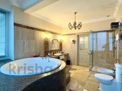 8-комнатная квартира · 428 м² · 21/23 этаж, Кабанбай батыра 87 за 4 млн 〒 в Алматы, Алмалинский р-н