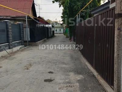 Отдельный дом · 3 комнаты · 65.7 м² · 2 сот., мкр Думан-1, Переулок иманбаевой — Переулок иманбаевой за ~ 34 млн ₸ в Алматы, Медеуский р-н