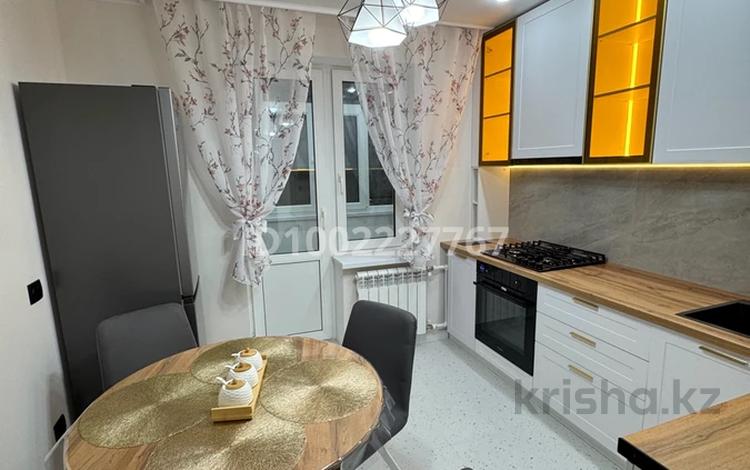 2-бөлмелі пәтер · 54 м² · 2/5 қабат, мкр 8, ул. Братьев Жубановых, бағасы: 350 000 ₸ в Актобе — фото 2