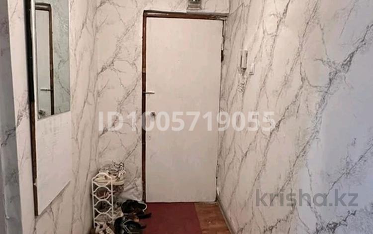 2-бөлмелі пәтер · 46 м² · 1/5 қабат, самал 46 — момышулы, бағасы: 14 млн ₸ в Таразе — фото 2