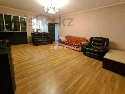 Отдельный дом · 6 комнат · 350 м² · 9 сот., мкр Кунгей — Район мечеть за 77 млн 〒 в Караганде, Казыбек би р-н