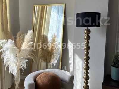 Аренда квартир посуточно в Алматы: 1-комнатная квартира · 38 м² · 8/13 этаж, Есенова 160/3 за 16 000 〒 1-комнатная квартира · 38 м² · 8/13 этаж, Есенова 160/3 за 16 000 〒 в Алматы, Жетысуский р-н