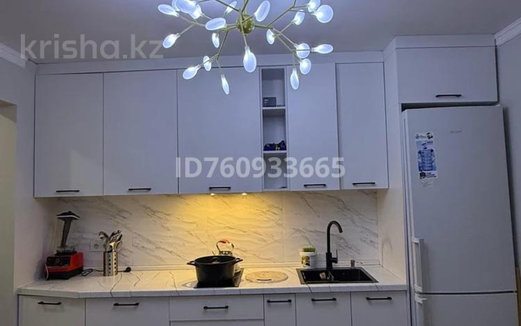 2-комнатная квартира · 48 м² · 3/9 этаж, мкр Аккент 74 за 250 000 ₸ в Алматы, Алатауский р-н — фото 2