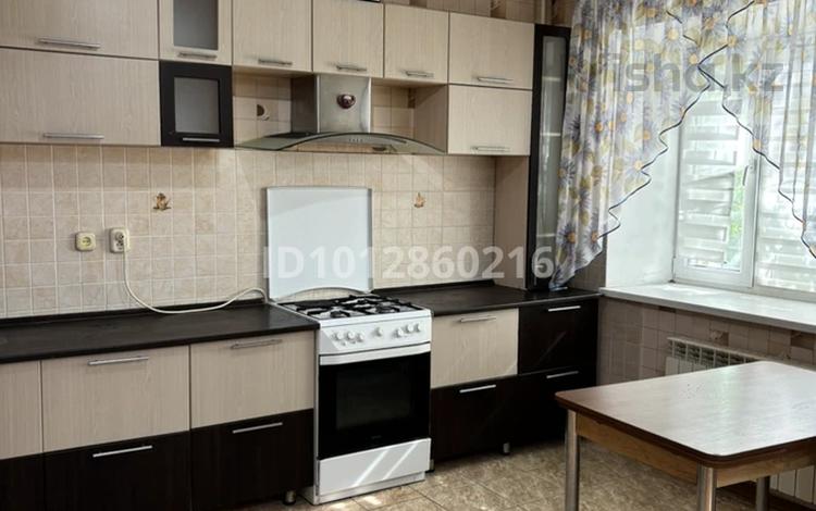 3-бөлмелі пәтер · 80.4 м² · 1/5 қабат, Садовая 100а, бағасы: 180 000 ₸ в Костанае — фото 2