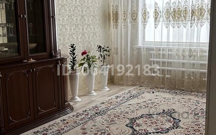 3-бөлмелі пәтер · 77.5 м² · 5/6 қабат, мкр Жилгородок, пр-т Бейбітшілік 1/1, бағасы: 18.5 млн 〒 в Актобе — фото 2