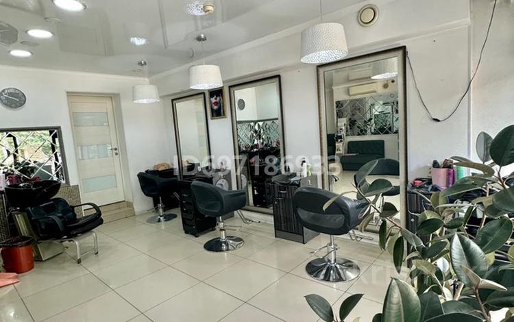 Свободное назначение, офисы, магазины и бутики, общепит, салоны красоты, медцентры и аптеки, образование, развлечения, кабинеты и рабочие места, студии · 105 м² за 300 000 〒 в Таразе — фото 2