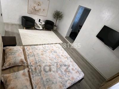 1-комнатная квартира · 44 м² · 2/5 этаж, 8-й микрорайон 57 — Шымкент гостиница за 12 000 ₸ в Туран р-н