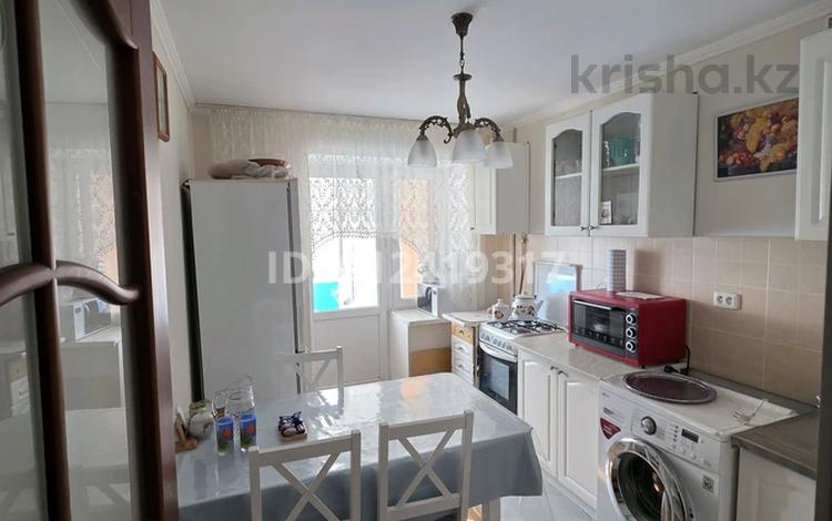 3-бөлмелі пәтер · 74.8 м² · 8/10 қабат, мкр 11 37 — 9 школа, бағасы: 26 млн ₸ в Актобе — фото 2