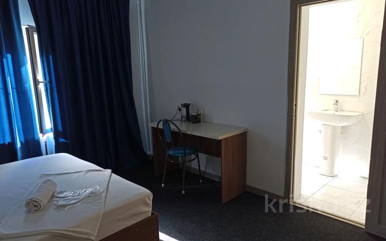 1-бөлмелі пәтер · 35 м² · 1/2 қабат, Желтоксан 5 — Саяхат, бағасы: 10 000 ₸ в Алматы, Алмалинский р-н — фото 2