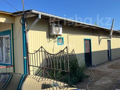 Жеке үй · 5 бөлме · 180 м² · 10 жүзд., Коскелдиева 57 — Магазин Болашак, бағасы: 19 млн ₸ в Геолог-2