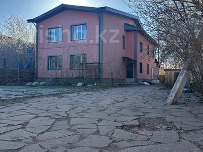 Аренда домов или дач в Астане: Отдельный дом · 6 комнат · 300 м² · помесячно, мкр Шубар, Онгасынова 38 — Чубары-Сарайшык-Кабанбай Батыра за 1.9 млн 〒 Отдельный дом · 6 комнат · 300 м² · помесячно, мкр Шубар, Онгасынова 38 — Чубары-Сарайшык-Кабанбай Батыра за 1.9 млн 〒 в Астане, Есильский р-н