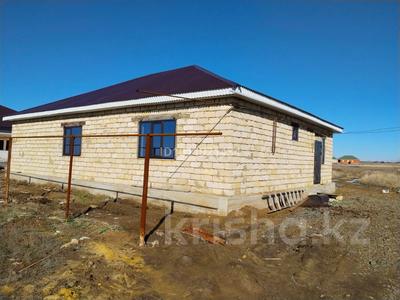 Отдельный дом · 4 комнаты · 160 м² · 10 сот., Республика за 20 млн 〒 в Хромтау