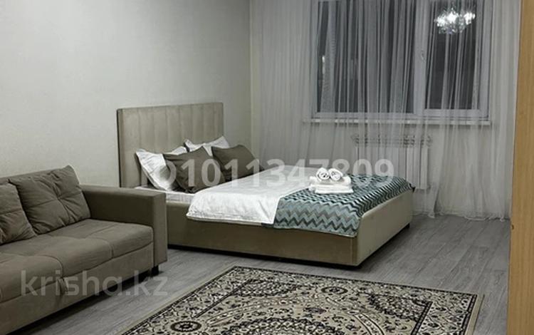 1-бөлмелі пәтер · 42 м² · 9/10 қабат, Шұғыла ш/а., Жунисова 8/5, бағасы: 15 000 ₸ в Алматы, Наурызбайский р-н — фото 2