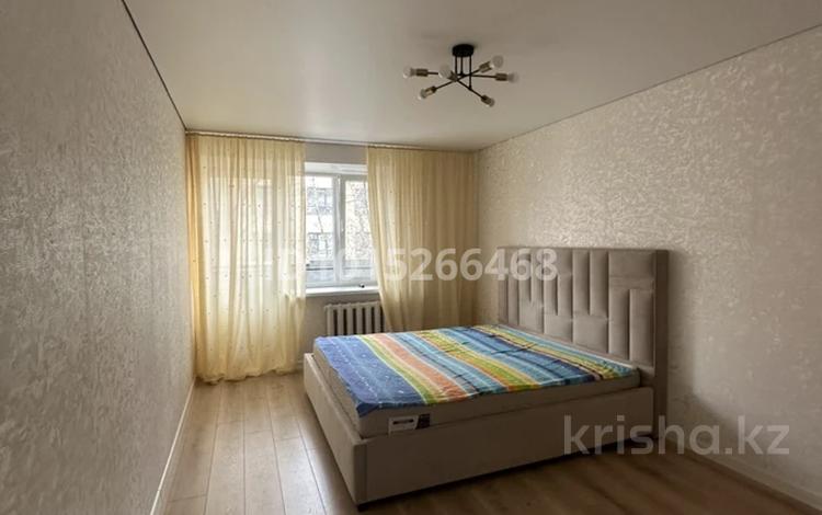 1-комнатная квартира · 34 м² · 4/5 этаж, Ескалиева,район Революция 245 — Пересечение Проспект Абая и Ескалиева за 18 млн ₸ в Уральске — фото 2