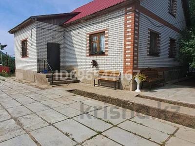 Отдельный дом · 3 комнаты · 146 м² · 10 сот., мкр Кадыра Мырза-Али, Есет Токсанова 34 — ул. Тауелсиздик за 60 млн 〒 в Уральске