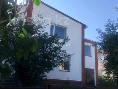 Отдельный дом · 6 комнат · 300 м² · 10 сот., мкр Кунгей — 5-ая улица за 50 млн ₸ в Караганде, Казыбек би р-н