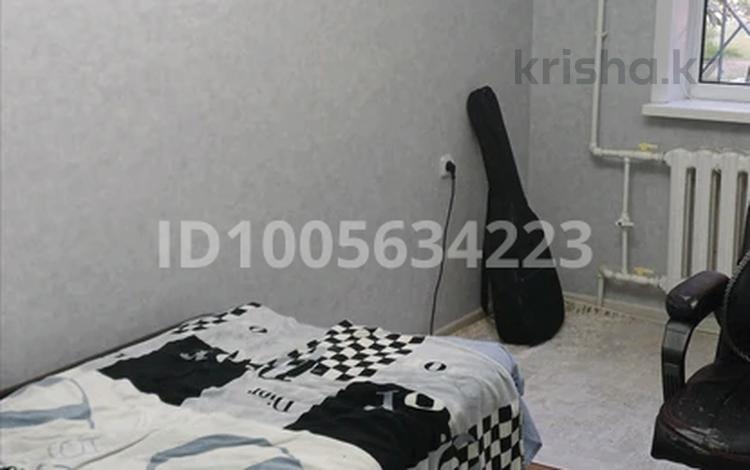 2-бөлмелі пәтер · 44 м² · 1/5 қабат, Абай 70/2, бағасы: 8 млн ₸ в Темиртау — фото 2