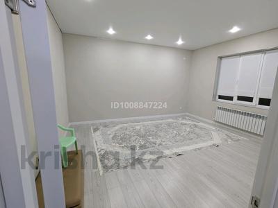 Отдельный дом · 4 комнаты · 115 м² · 4 сот., Сарыарка, Таксай 15/1 — 51 школа за 35 млн 〒 в Деркуле