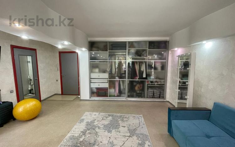 1-бөлмелі пәтер · 33.3 м² · 2/5 қабат, Толе би, бағасы: 29.6 млн ₸ в Алматы, Алмалинский р-н — фото 2