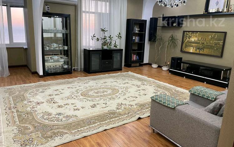 3-бөлмелі пәтер · 150 м² · 4/5 қабат, 15-ш/а. 70, бағасы: 300 000 ₸ в Актау, 15-й мкр — фото 2