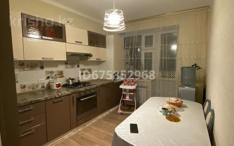 3-комнатная квартира, 80 м², 3/7 этаж, мкр Болашак за 26.5 млн 〒 в Актобе, мкр Болашак — фото 2