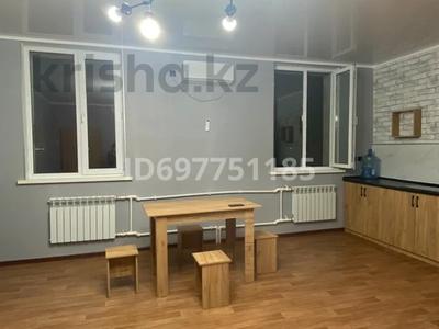 1-бөлмелі пәтер, 60 м², 4/10 қабат ай сайын, мкр Жилгородок, Сагадат нурмаганбет 26, бағасы: 150 000 〒 в Актобе, мкр Жилгородок