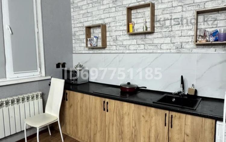 1-комнатная квартира · 60 м² · 4/10 этаж, мкр Жилгородок, Сагадат нурмаганбет 26 за 150 000 ₸ в Актобе — фото 14