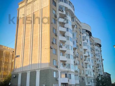 2-комнатная квартира, 70 м², 1/9 этаж помесячно, Крупской 24Д за 300 000 〒 в Атырау