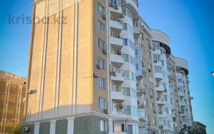 2-комнатная квартира, 70 м², 1/9 этаж помесячно, Крупской 24Д за 300 000 〒 в Атырау — фото 2