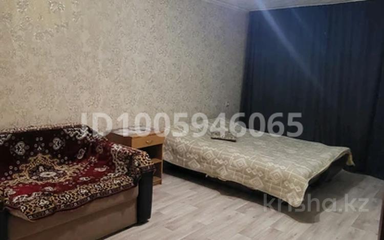 1-бөлмелі пәтер · 32.6 м² · 2/5 қабат, Юго-Восток ш/а., Проспект Республики 24 — Школа №15, бағасы: 10 000 ₸ в Караганде, Казыбек би р-н — фото 2