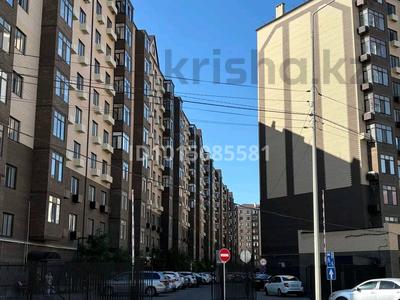 3-бөлмелі пәтер · 100 м² · 3/10 қабат, Нұрсая ш/а., Т. Жумагалиева 10, бағасы: 42 млн ₸ в Атырау, мкр Нурсая