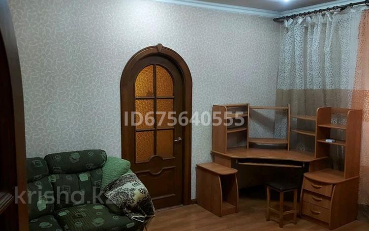 3-комнатная квартира, 65 м², 3/3 этаж, Сатпаева 48 за 15 млн 〒 в Жезказгане — фото 5