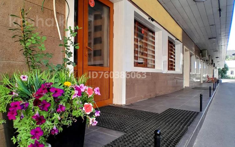 Свободное назначение, офисы, магазины и бутики, склады, салоны красоты, медцентры и аптеки, образование, развлечения · 100 м² за 82.5 млн 〒 в Алматы, Медеуский р-н — фото 2