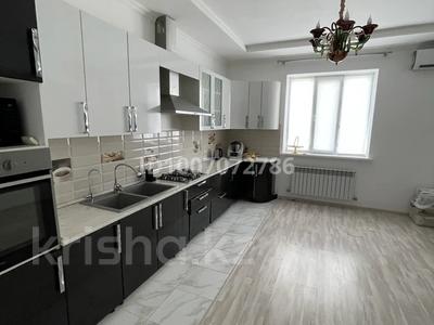 Отдельный дом · 5 комнат · 300 м² · , мкр Самал, Сыдыханова 16 за 47 млн ₸ в Атырау