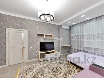 1-комнатная квартира, 45 м², 4/9 этаж посуточно, Кабанбай батыра 58А за 13 000 〒 в Астане, Есильский р-н