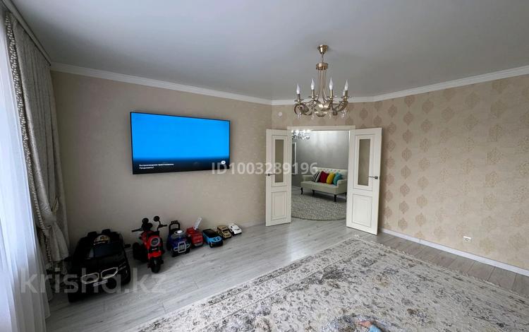 2-комнатная квартира · 86.9 м² · 5/5 этаж, мкр. Алтын орда, Батыс 2 9/5 корпус 1 — возле поликлиники Медикер за 33 млн ₸ в Актобе — фото 2