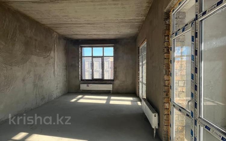5-комнатная квартира · 178 м² · 3/4 этаж, Мкр. Таугуль 2 Б за 70 млн ₸ в Караганде, Казыбек би р-н — фото 2