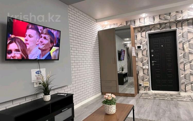 1-комнатная квартира · 40 м² · 3 этаж, Кабанбай Батыра 152/2 — Центральный рынок за 22 000 ₸ в Усть-Каменогорске, Ульбинский — фото 2
