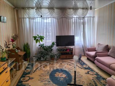 4-комнатная квартира · 79 м² · 4/4 этаж, Ауэзова — Маг. Горизонт за 15.5 млн 〒 в Семее