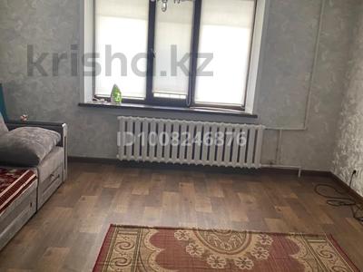 4-комнатная квартира · 81 м² · 1/5 этаж, Майкудук, Мкр Голубые пруды 11 за 250 000 〒 в Караганде, Алихана Бокейханова р-н