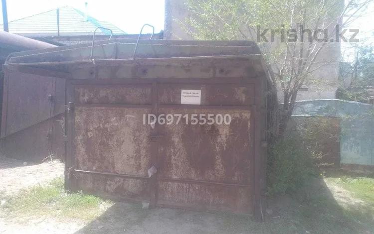 Гараж · бульвар Абая 21 — Центр возле Казахтелекома, бағасы: 500 000 〒 в  — фото 2