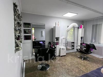 ТОО Учебный центр и Салон красоты · 150 м², бағасы: 6.5 млн ₸ в Усть-Каменогорске, Ульбинский