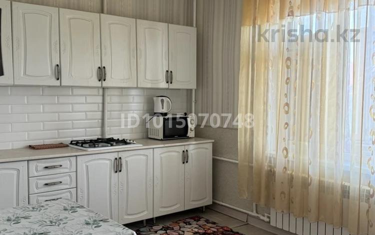 1-бөлмелі пәтер · 50 м² · 2/9 қабат, Авангард 2 23А, бағасы: 10 000 ₸ в Атырау, мкр Авангард-2 — фото 2