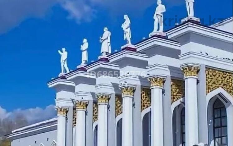 Свободное назначение, офисы, магазины и бутики, общепит, салоны красоты, бани, гостиницы и зоны отдыха, фитнес и спорт, медцентры и аптеки, образование, развлечения, конференц-залы, кабинеты и рабочие места, студии · 140 м² за ~ 1.8 млн 〒 в Караганде, Казыбек би р-н — фото 9