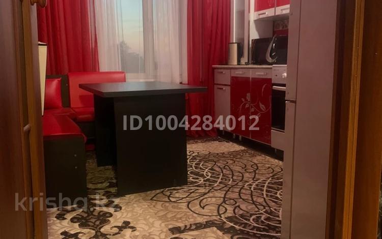 3-комнатная квартира · 63 м² · 3/3 этаж, Мирная 18 за 10.5 млн ₸ в Караганде, Алихана Бокейханова р-н — фото 2