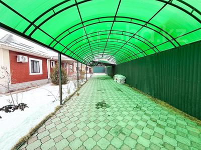 Жеке үй · 4 бөлме · 300 м² · 18 сот., Мкр жастар 1 улица талдыкорганская 50, бағасы: 95 млн 〒 в Талдыкоргане